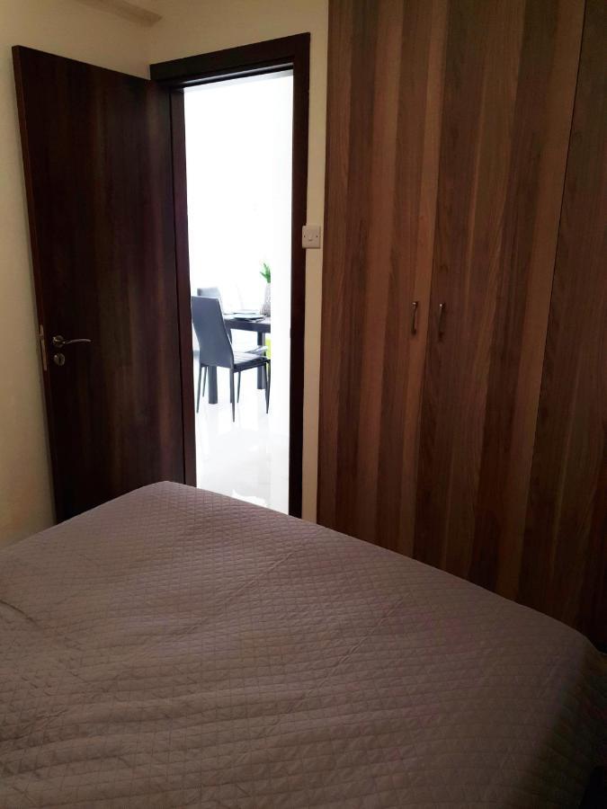 Apartment 2 Bedroom Cozy Near Tourist Area, 200m From Sea Paphos