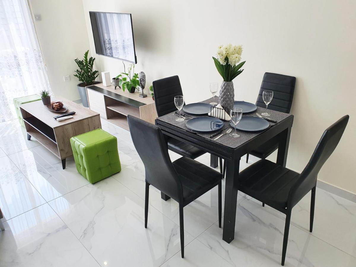 Apartment 2 Bedroom Cozy Near Tourist Area, 200m From Sea