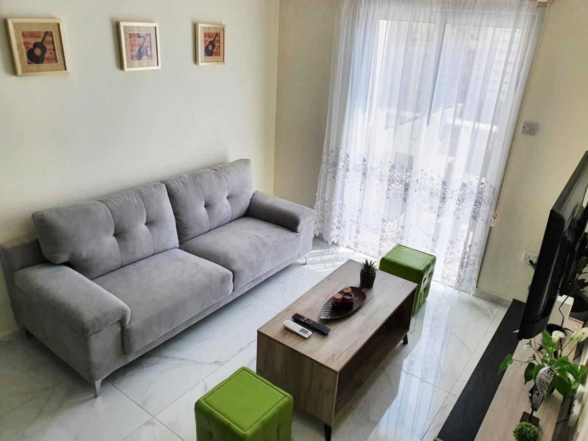 Apartment 2 Bedroom Cozy Near Tourist Area, 200m From Sea *