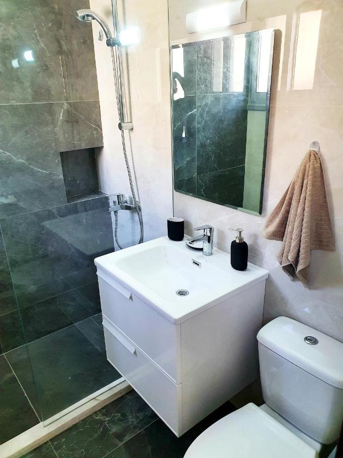 2 Bedroom Cozy Near Tourist Area, 200m From Sea Apartment *