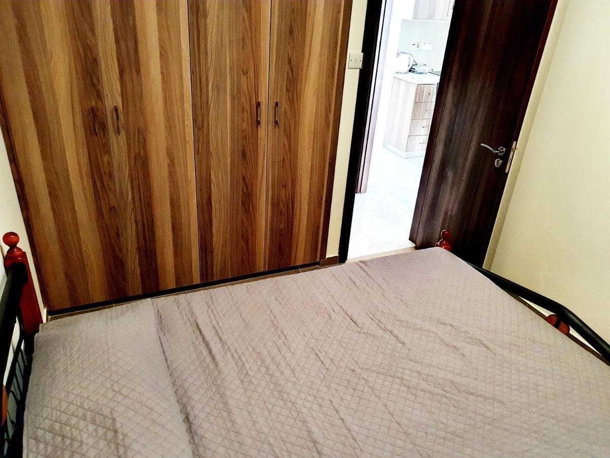 Apartment 2 Bedroom Cozy Near Tourist Area, 200m From Sea *