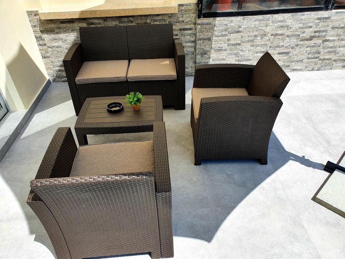 Apartment 2 Bedroom Cozy Near Tourist Area, 200m From Sea *